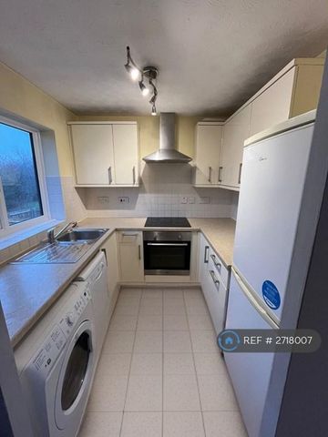 2 bedroom semi-detached house to rent - Photo 5