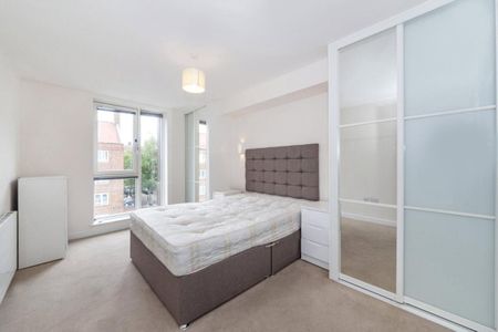 2 bedroom flat in 43 Heneage Street - Photo 2