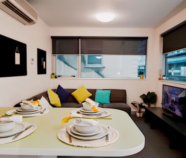 Twin Bed in 5 Bedroom Apartment - Photo 1