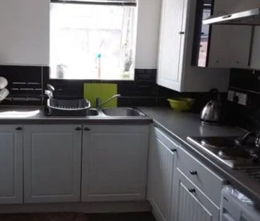 Room in a Shared Flat, Hulme, M15 - Photo 3