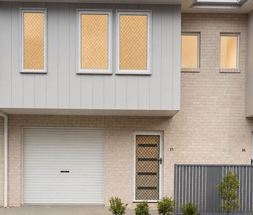 ***BRAND NEW*** 2 WEEKS FREE RENT*-3 BEDROOM TOWNHOUSE AVAILABLE NOW - Photo 4