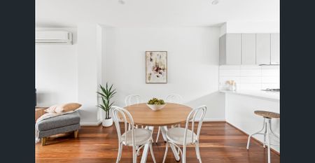 STYLISH & LOW MAINTENANCE HOME - Photo 2