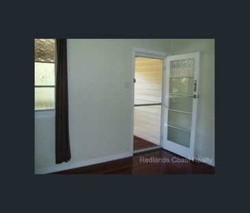 Lovely 3 Bedroom Property - Photo 4