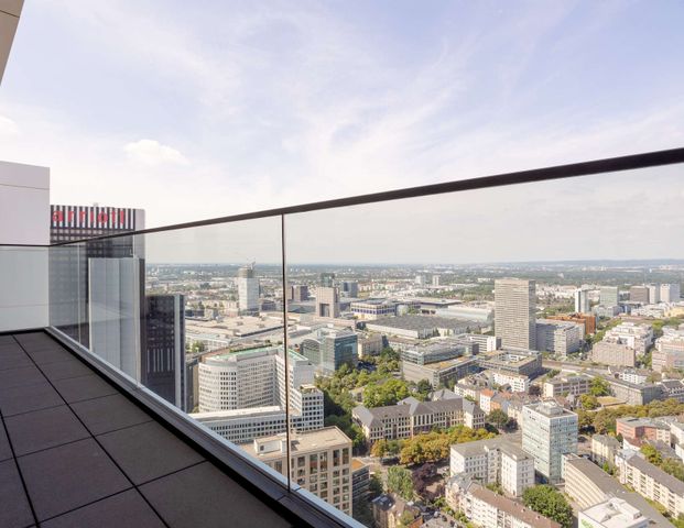 Ganz oben angekommen - einladende 2-Zimmer-Wohnung mit sonnigem Balkon und EBK - Foto 1