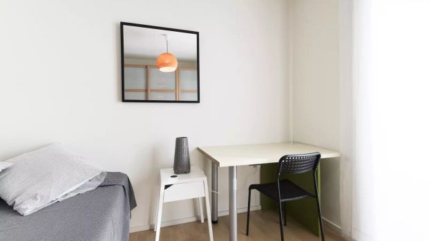 Room in a shared 4-bedroom flat for rent in El Raval, Barcelona. - Photo 1