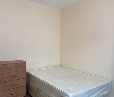 Room in a Shared House, Millais Road, E11 - Photo 2