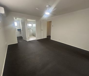 COSY, 2 BEDROOM, CLOSE TO TOWN !!!! - Photo 3