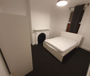 Redfern - Photo 1