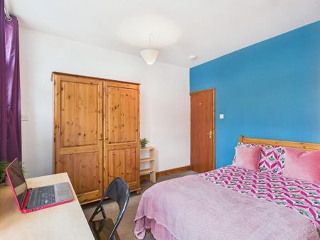 4 bedroom semi-detached house to rent - Photo 4