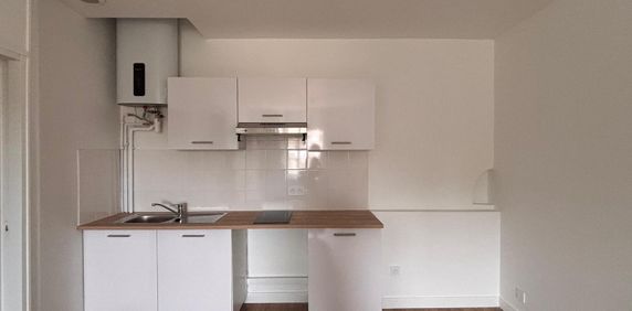 Location Appartement 1 pièce 26m² BORDEAUX 33000 - Photo 2