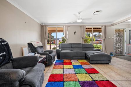 5 BEDROOM HOME WITH POOL!! - Photo 2