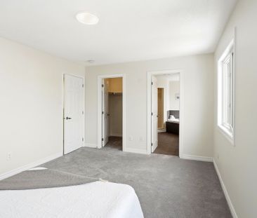 For Lease - 194 Flowing Creek Circle, Kanata, Ontario - Photo 2