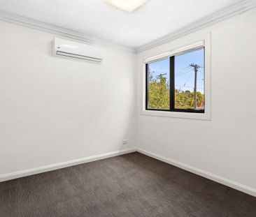 Contemporary Double-Storey Townhouse in Prime Templestowe Location - Photo 4