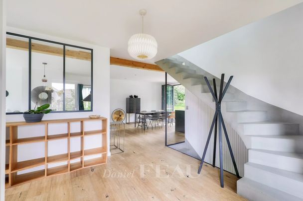 Rueil-Malmaison - Maison familiale avec jardin, beaux volumes. - Photo 1