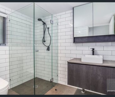 SMART SOPHISTICATED TIDY AND TRENDY APARTMENT - Photo 4