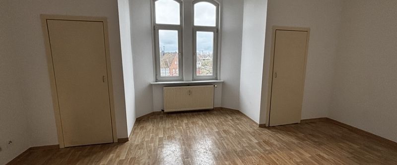 Gemütliche, frisch renovierte 1-Zimmer-Wohnung im Dachgeschoss mit zentraler Anbindung - Photo 1