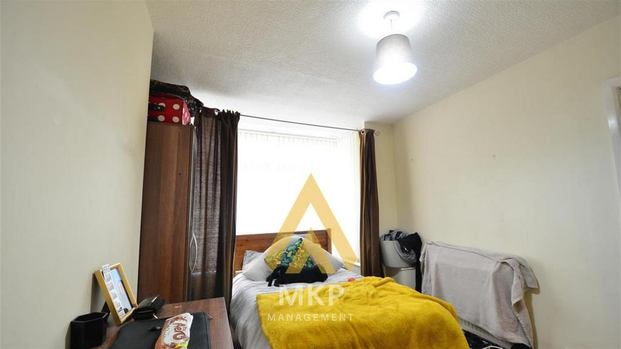 4 bedroom terraced house to rent - Photo 1