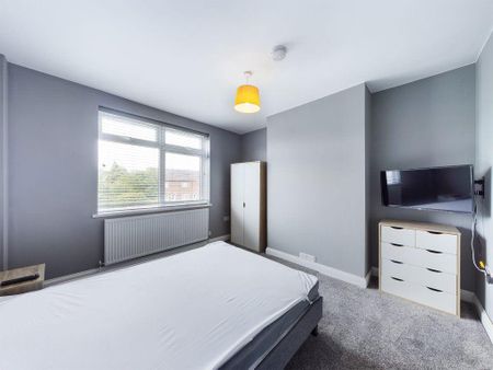 1 bedroom in a house share to rent - Photo 3