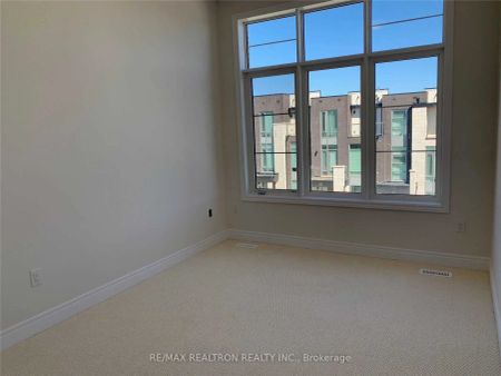 Condo Townhouse For Lease | N9229225 - Photo 5