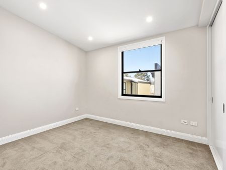 Statement Architecture in the heart of the village! - Photo 4