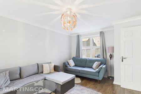 4 bedroom end of terrace house to rent - Photo 2