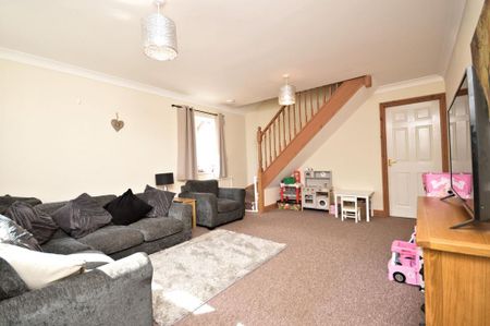 2 bedroom end of terrace house to rent - Photo 2