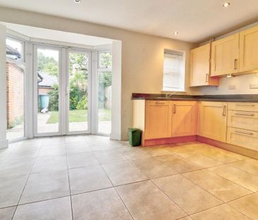 4 bedroom semi-detached house to rent - Photo 5