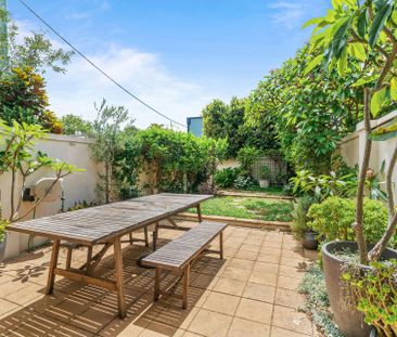 878 Elizabeth Street - Photo 2