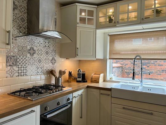 Room in a Shared House, Littleton Road, M7 - Photo 1