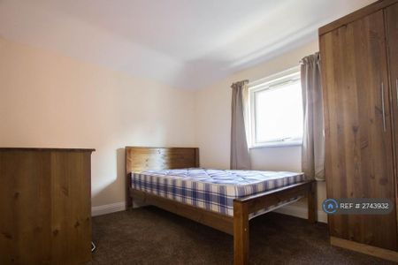 3 bedroom flat to rent - Photo 2