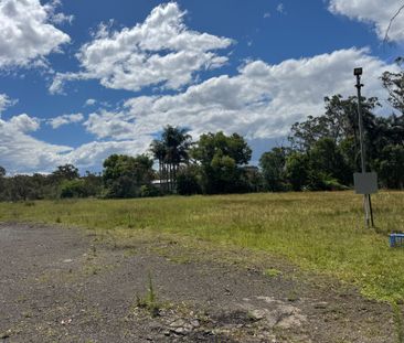 Spacious 4 Acres of Fenced Land - Ideal for Animals & Vehicle Parking - Photo 2