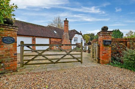 An immaculate four bedroom detached home, located in a private setting and accessed via wooden gates - Photo 2