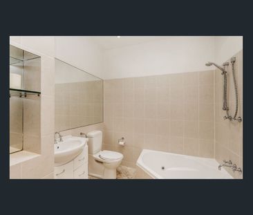 Charming 3 Bedroom House in a Prime North Sydney Location - Photo 5