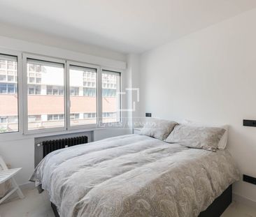 Excellent 1 Bedroom apartment for rent in Hispanoamérica, Madrid - Photo 2
