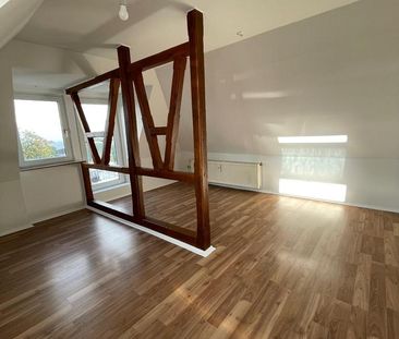 Gemütliche DG-Wohnung mit Weitblick in ruhiger und zentraler Lage - Photo 3