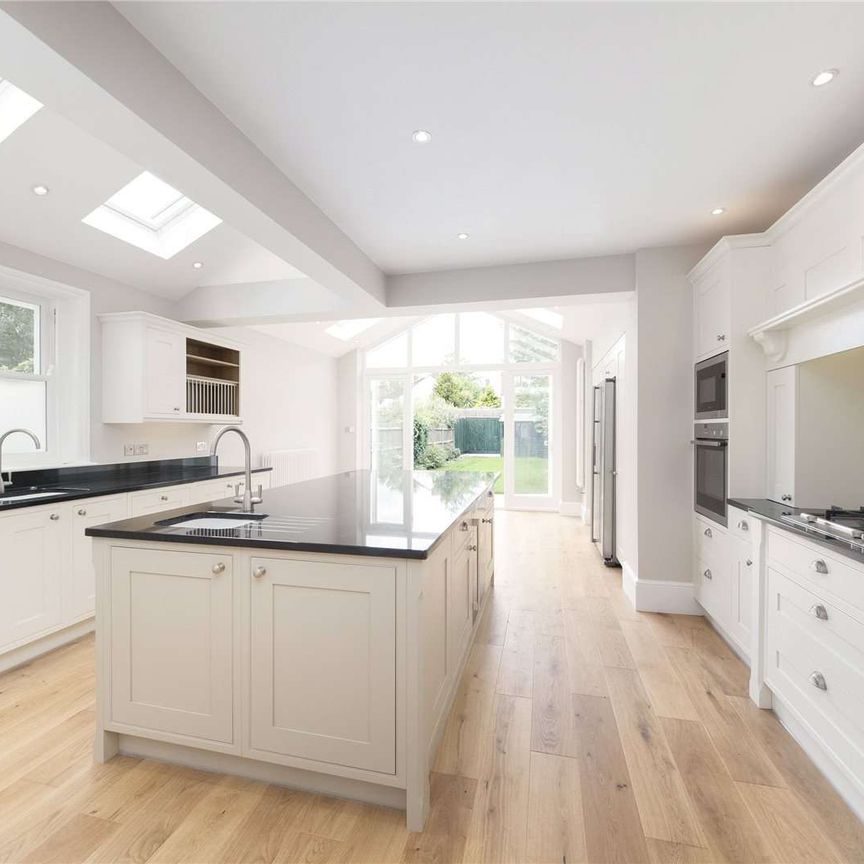 *3D Virtual Viewing Available* Stunning four bedroom home with a large private garden on the peaceful treelined Sedgeford road - Photo 1