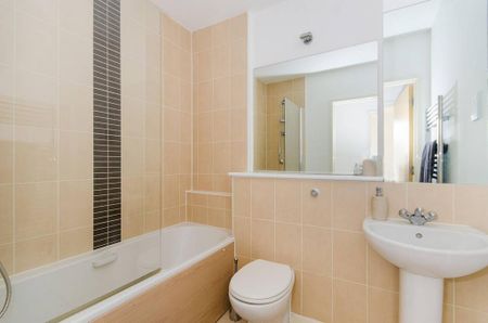 3 bedroom flat to rent - Photo 5