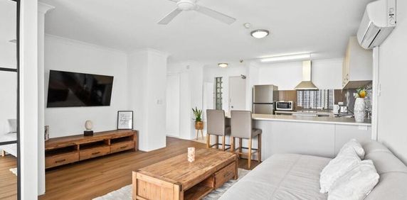 Renovated fully furnished 2 bedroom apartment, - Photo 2