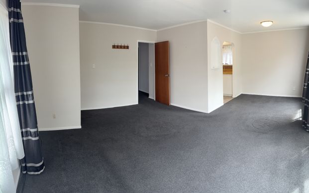 Cosy home plus a Pool! - Photo 1