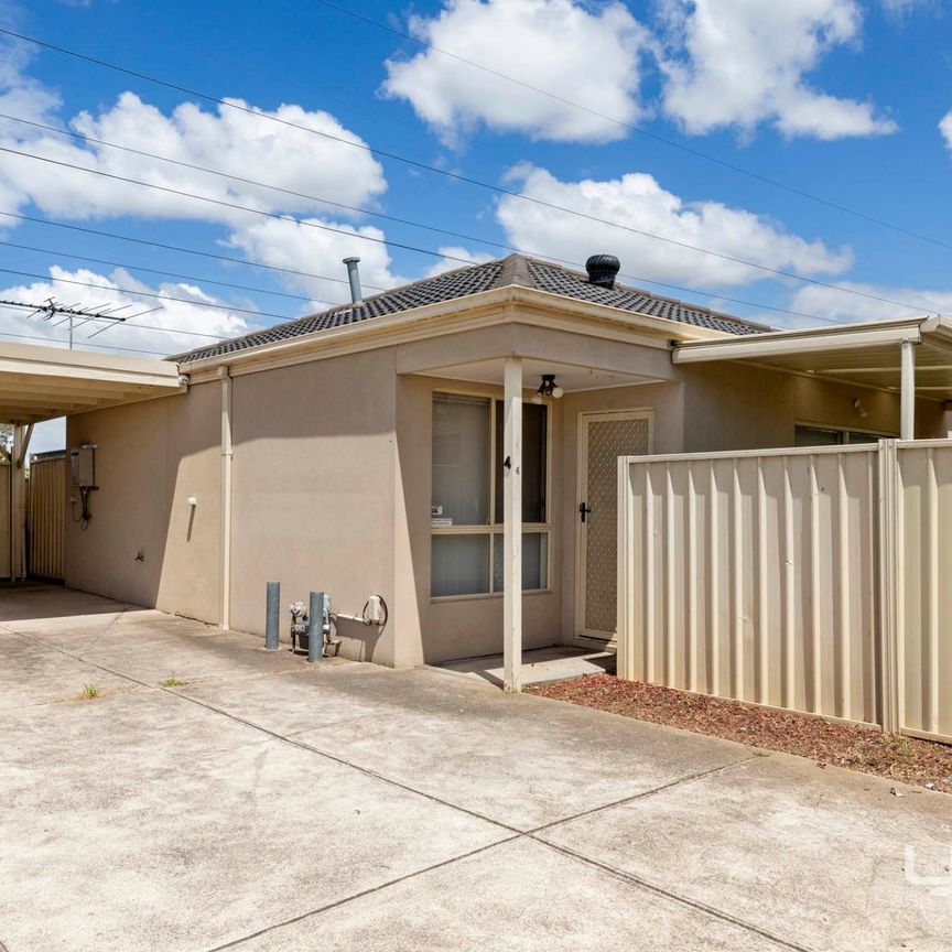 Cosy 2-Bedroom Unit in the Heart of St Albans - Photo 1