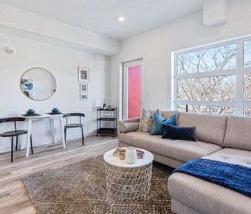 Edmonton Furnished apartment Rental in Queen Alexandra/Garneau - Br... - Photo 2