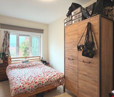 RuimTTweeslaapkamerappartement gelegen in de stationsbuurt Gent-Sin... - Photo 3