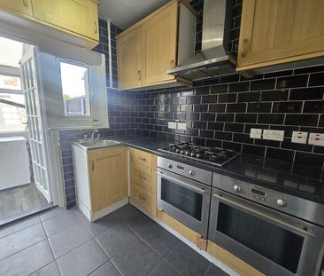 4 Bed Terraced House, Hulse Avenue, IG11 - Photo 6