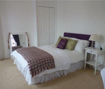 4 bedroom end of terrace house to rent - Photo 4