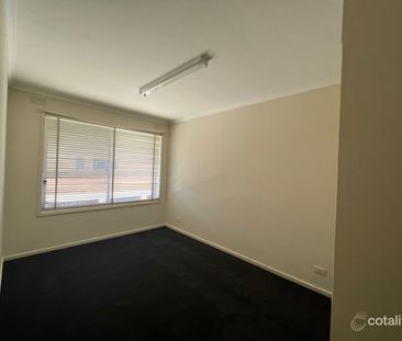 Ivanhoe East - Photo 4