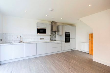 3 bedroom house to rent New Hythe Lane, Larkfield, Aylesford, Kent, ME20 - Photo 4