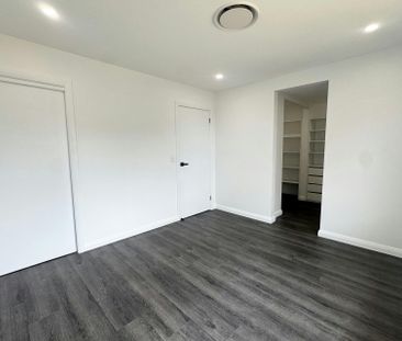 NEWLY RENOVATED FAMILY HOME - Photo 4
