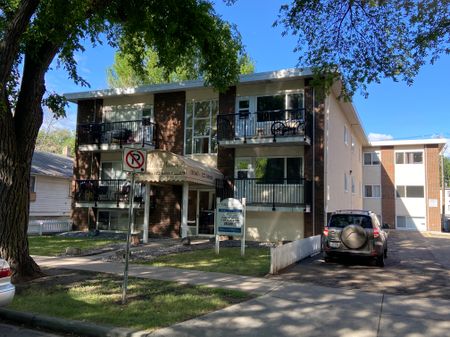 Hillcrest Manor - Photo 2