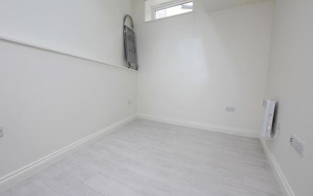 Ocean are proud to present this nearly new, spacious 2 bedroom Coach House on Alpha Road, Southville. Virtual Tours are available. EPC C, Council Tax B. - Photo 3