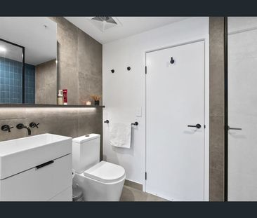 Level 19 Unfurnished Apartment with City Views | Walk to Everything - Photo 6